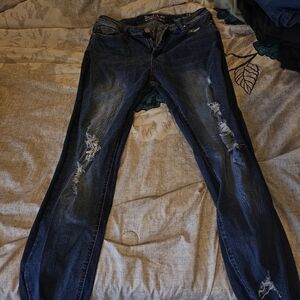Distressed skinny jeans